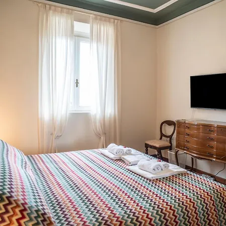 Giulia Villa Viareggio